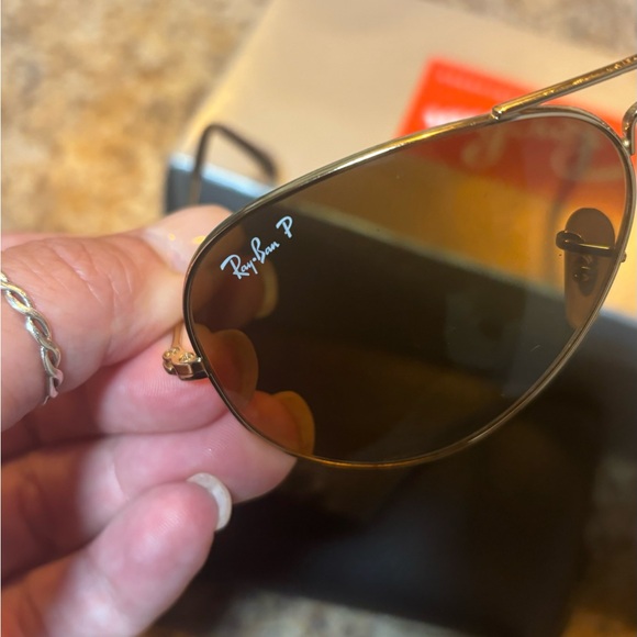 Rayban Aviators. Authentic polarized aviators. Gold frames, brown lenses. - Picture 2 of 3